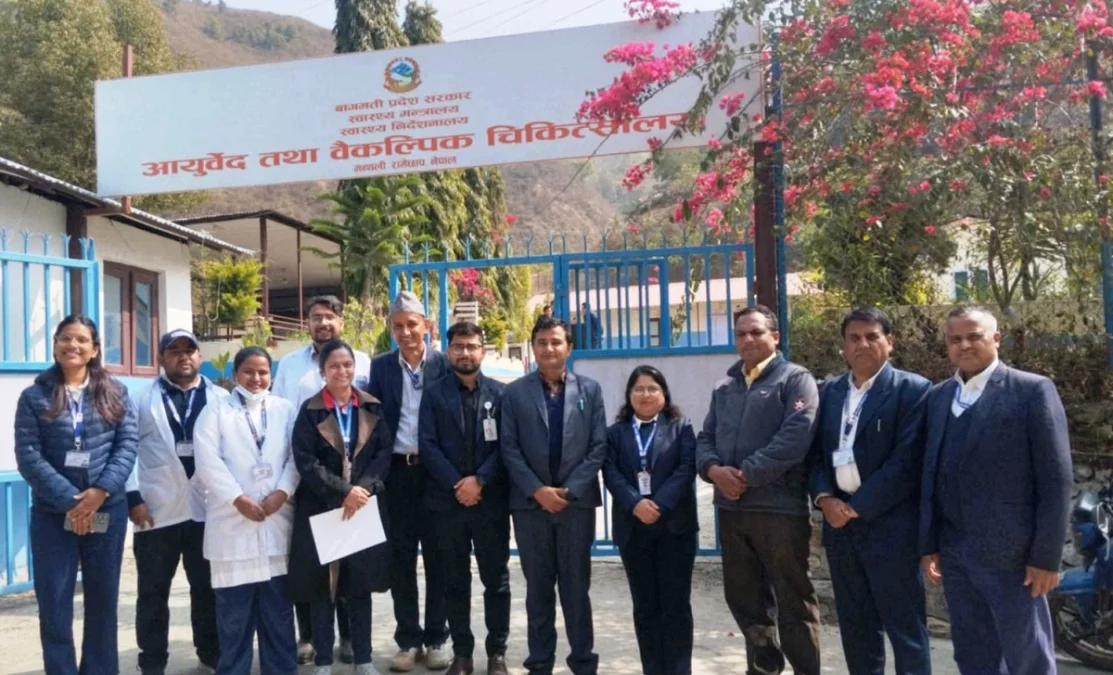 घरदैलोमै सेवा दिँदै आयुर्वेद चिकित्सालय रामेछाप, न्यूनतम सेवा मापदण्डमा आशालाग्दो सुरुवात